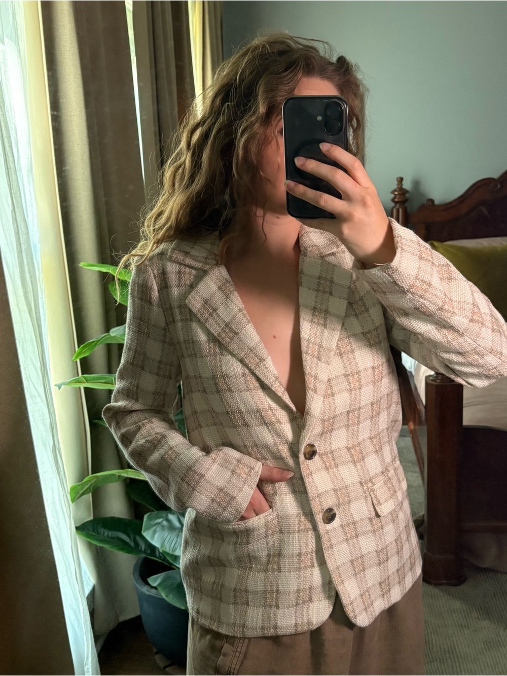 Le Lis Plaid Single-Breasted Blazer in Cream & Tan